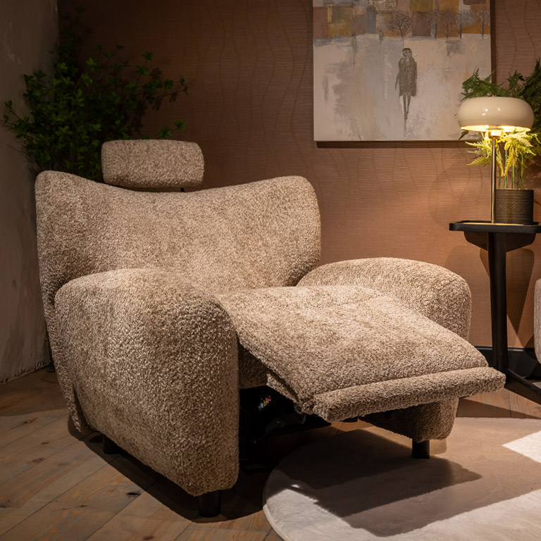 UrbanSofa-Romi-Relaxfauteuil-in-Marino-Desert-7