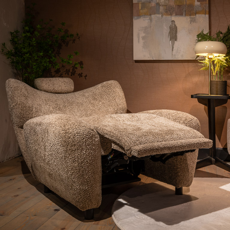 UrbanSofa-Romi-Relaxfauteuil-in-Marino-Desert-8