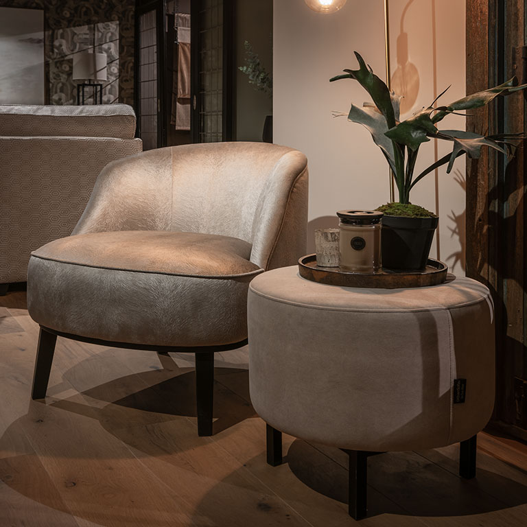 UrbanSofa-Fleur-Fauteuil-Bergamo-Fur-Silver-Paris-Hocker-2