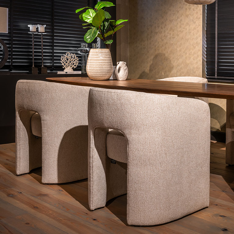 UrbanSofa-Zafira-eetkamerfauteuils-in-Rio-Sand-7