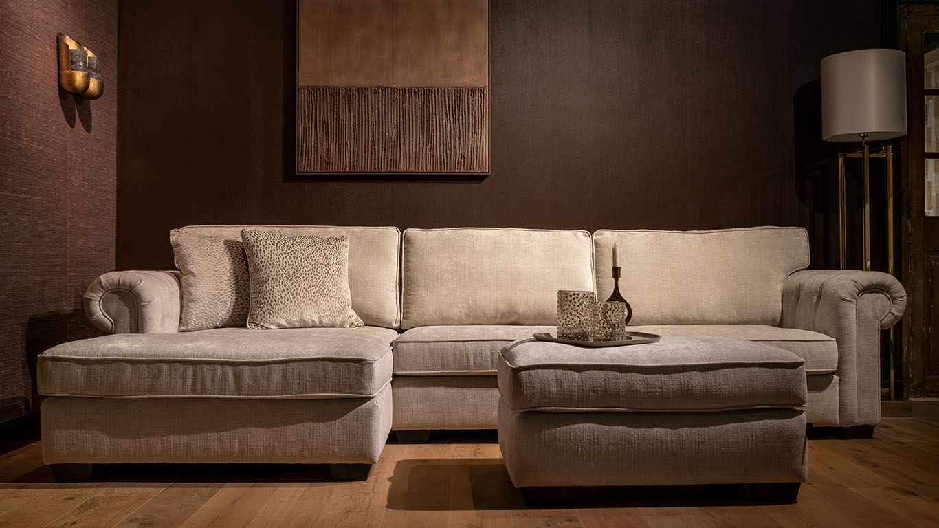 UrbanSofa-San-Remo-Casia-Loungebank-en-San-Remo-Hocker-in-Pallazo-Sand-1