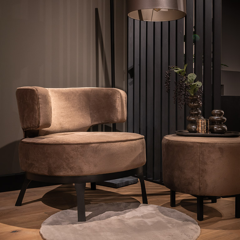 UrbanSofa-Esmee-Fauteuil-in-Satin-Espresso-2