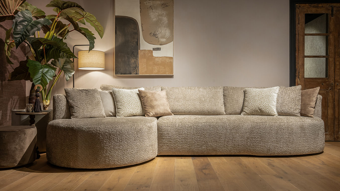 UrbanSofa-Evi-Loungebank-in-Marino Desert-1