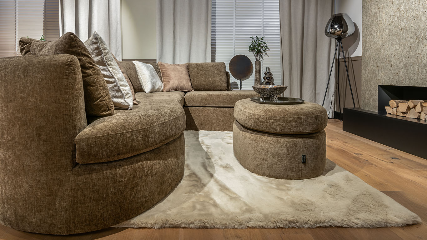 UrbanSofa-Ella-Hoekbank-met-Hocker-in-Charmonix-Espresso-detail-2