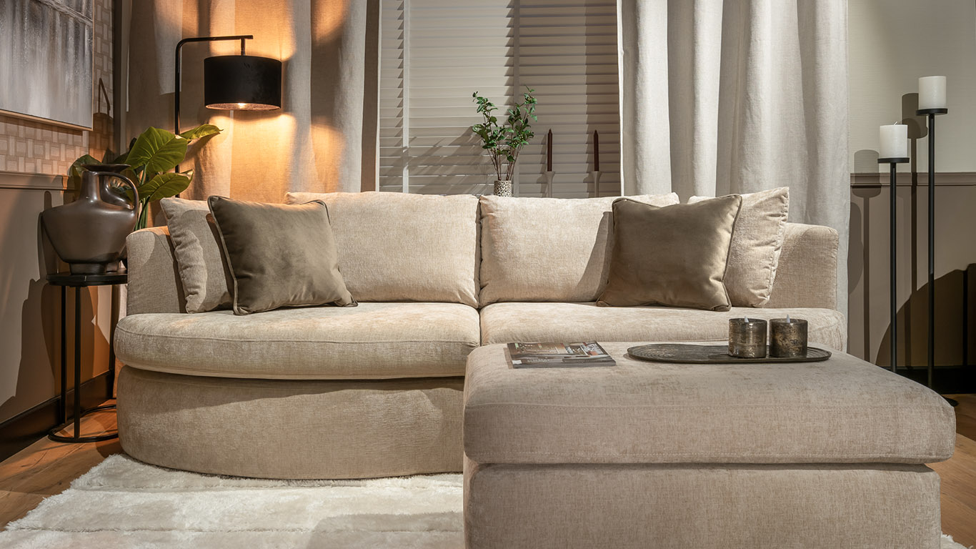 UrbanSofa-Ella-Sofa-en-Hocker-in-Charmonix-Sand-1